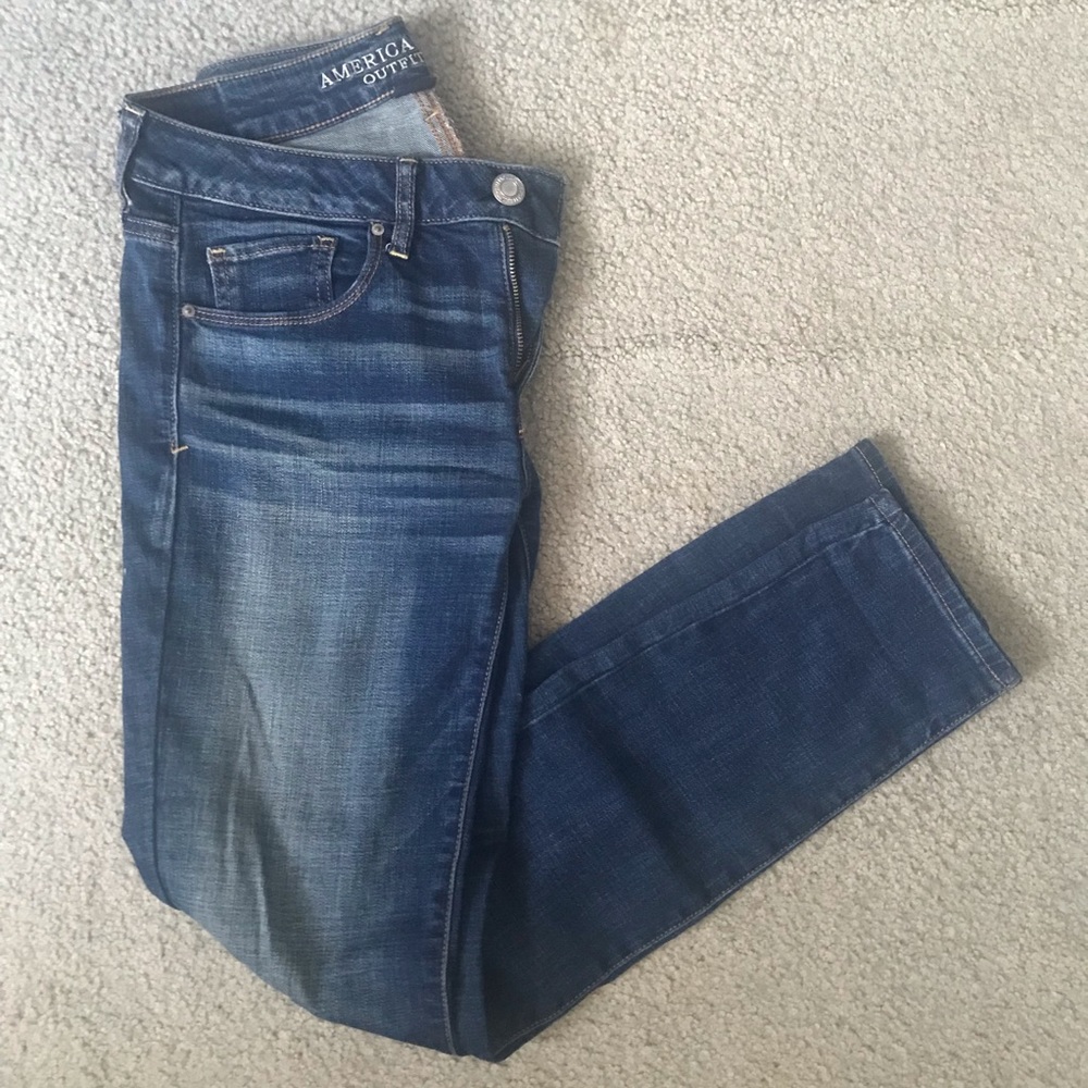 AMERICAN EAGLE OUTFITTERS SKINNY JEANS